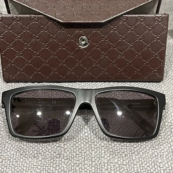 Gucci Black and Brown polarized Sunglasses with Case - Picture 4 of 9